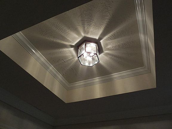 Great ceiling design in the entry way