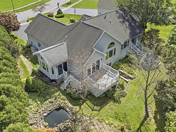 3rd image of 116 Venetia View Cir