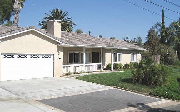 3rd image of 4843 Marguerita Ln