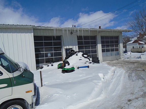2nd image of 225 S Lawler St