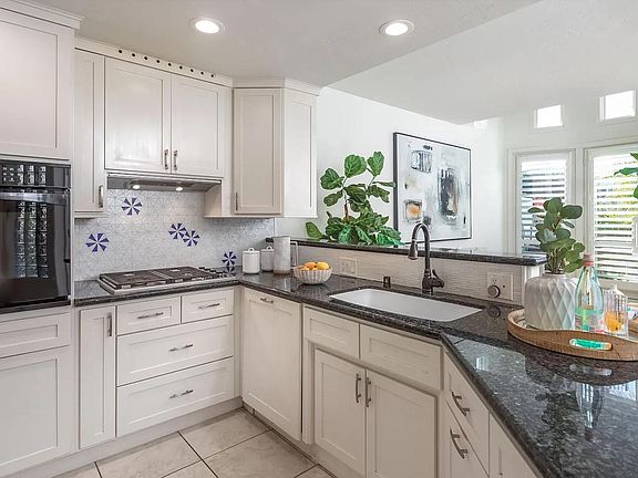 5th image of 5439 La Jolla Blvd