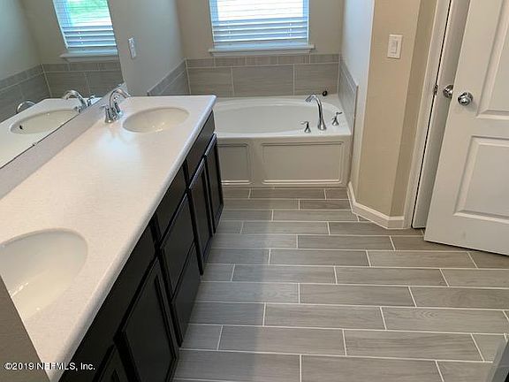 3rd image of 301 Stone Arbor Ln