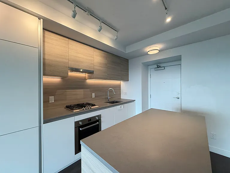 652 Whiting Way #905 — Photo 2