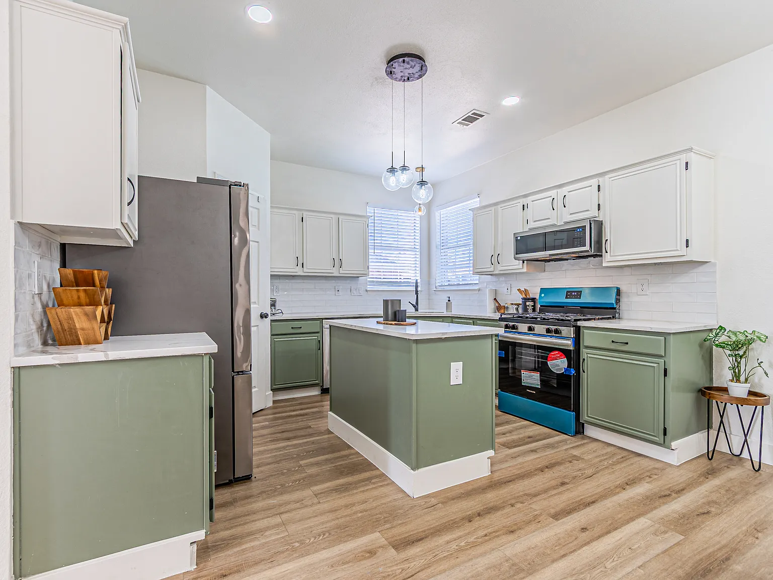 4 bed, 2276 sqft, $4,500 — Photo 4