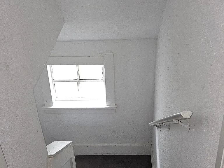 118 E Park St — Photo 2