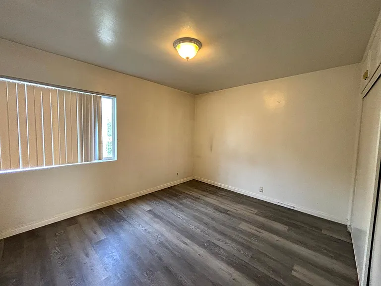 1935 Cloverfield Blvd — Photo 53