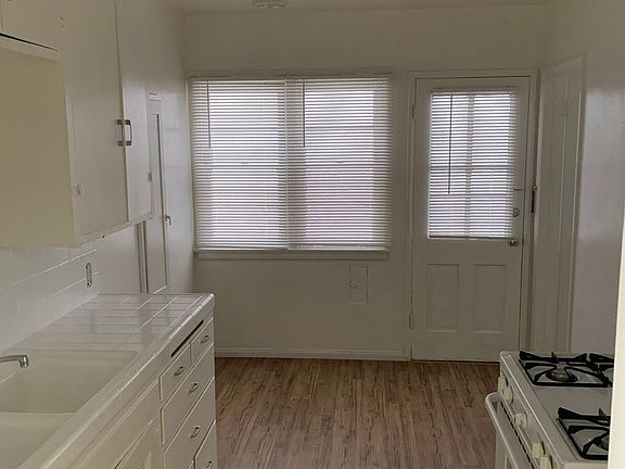 5th image of 122 S Jackson St APT I