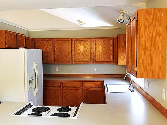Great counter space and breakfast bar. Lots of cabinets for 