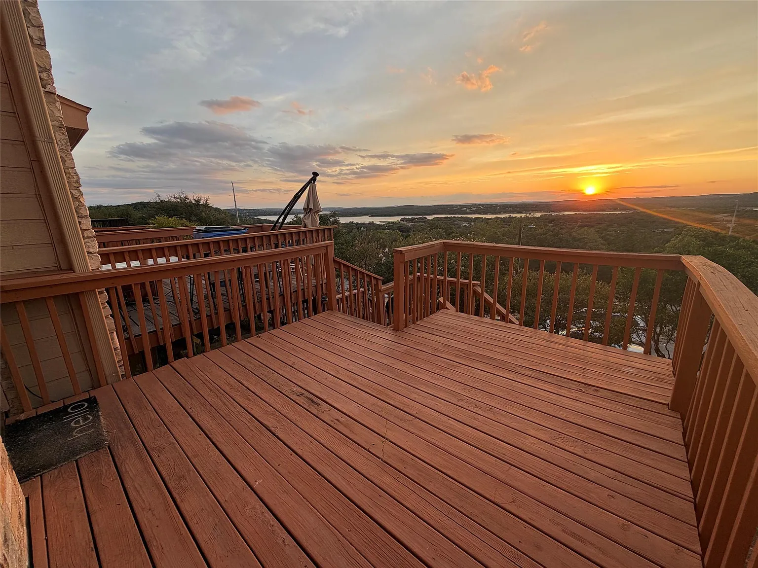 2 bed, 1.5 bath, 896 sqft, $1,250 — Photo 2