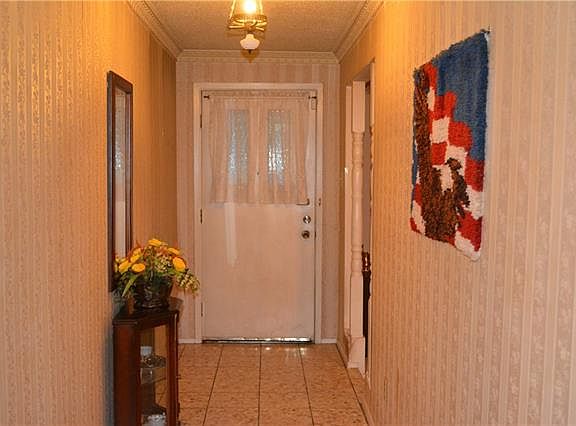 2nd image of 3712 Holland St