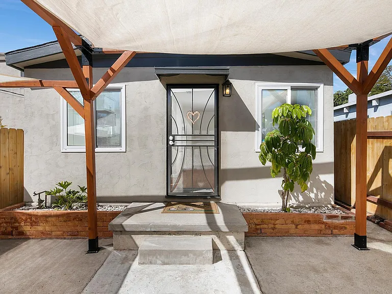 3970 Lamont St — Photo 10