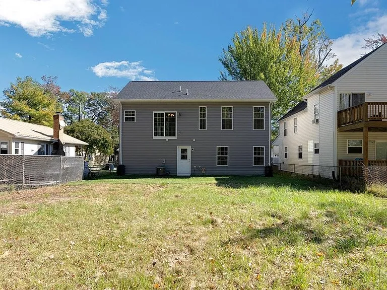 8916 Erie Ave — Photo 2
