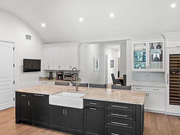 4th image of 18907 LAKES EDGE WAY