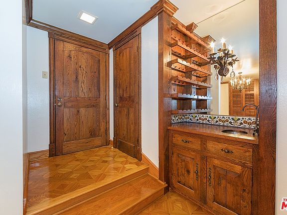 2nd image of 838 S Barrington Ave APT 301