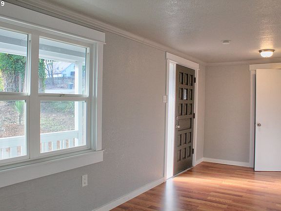 3rd image of 831 N Nevada Dr