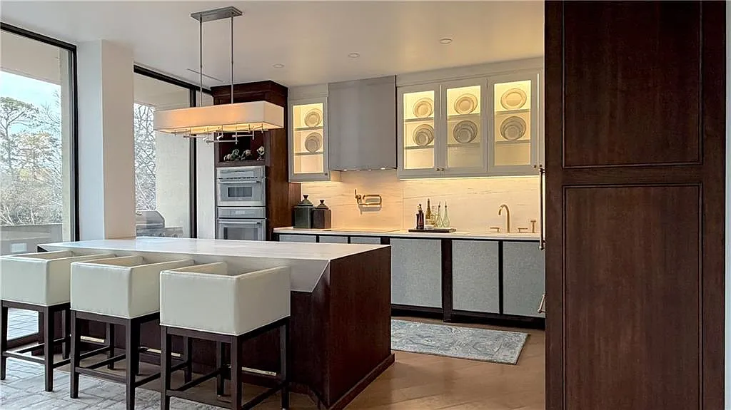 2 bed, 2.0 bath, 1600 sqft, $9,000 — Photo 3