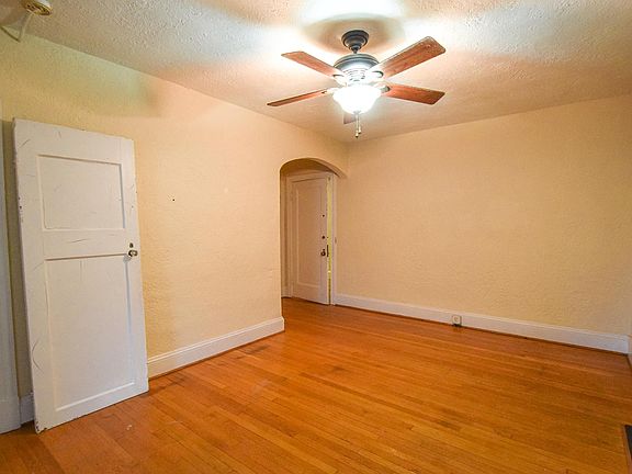 5th image of 2810 Kensington Ave