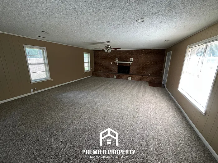 1360 Winfield Rd — Photo 5