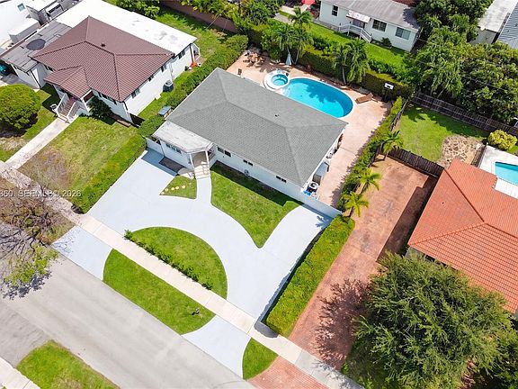 5th image of 2131 SW 82nd Pl
