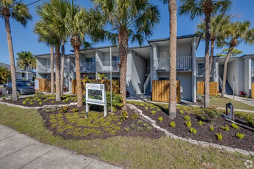 1917 Maravilla Ave #33 Photo 1