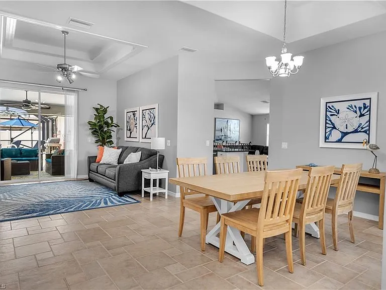 3142 SE 22nd Pl — Photo 2