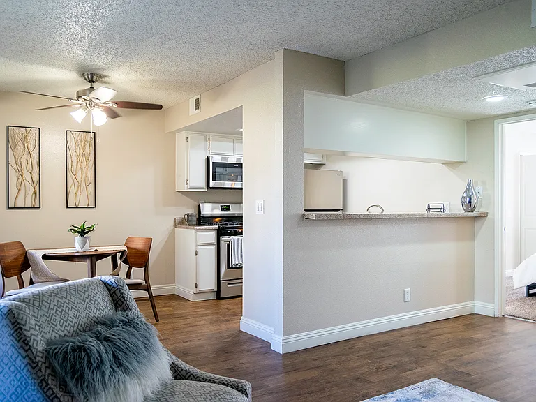 Cresthaven Apartment Homes — Photo 10