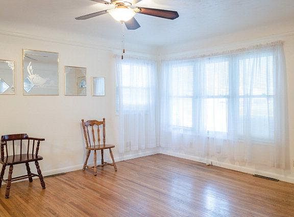 3rd image of 1427 Lascerne Cir S