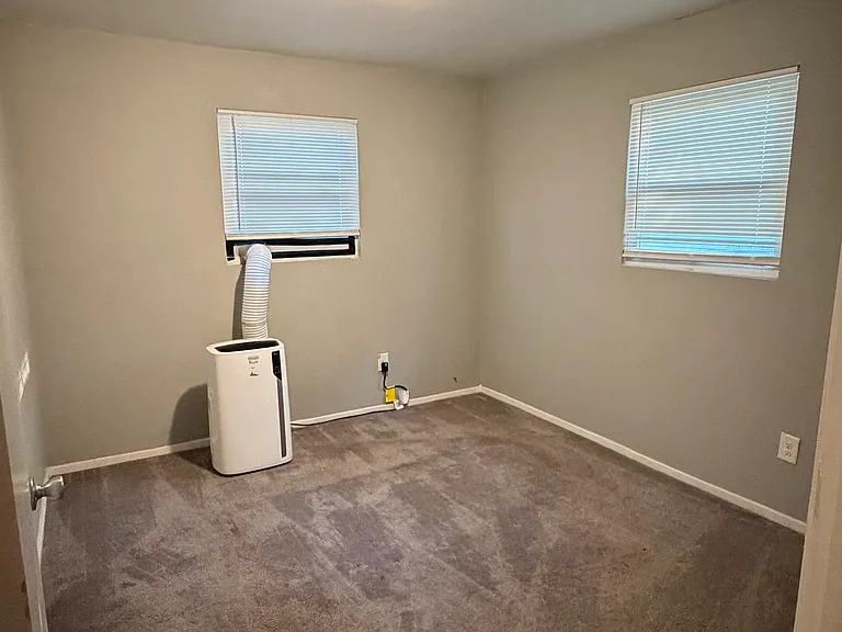 20501 Northlawn St — Photo 11