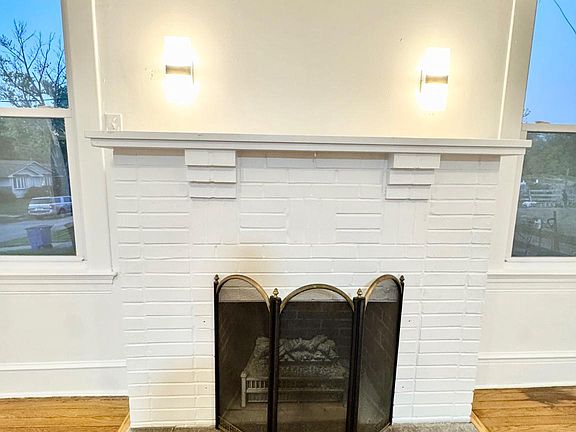 4th image of 2117 Lorraine Ave
