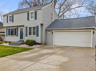 408 Longmeadow Rd, Eggertsville, NY 14226