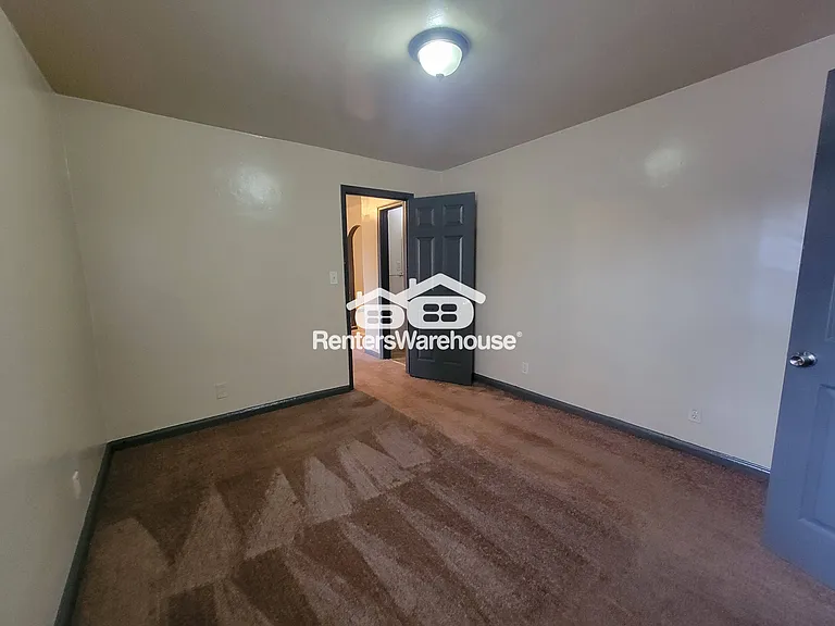 1056 Regent St SW #B — Photo 10