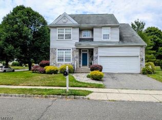 22 Village Square Dr, Asbury, NJ 08802