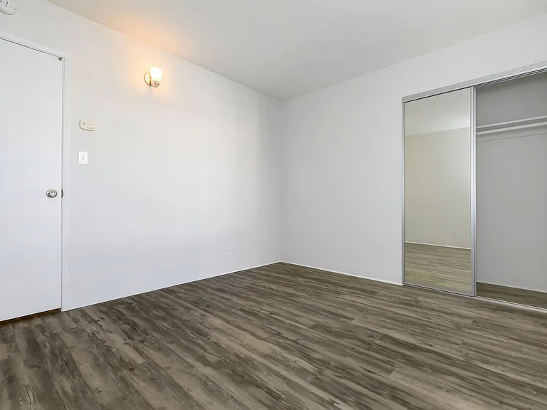Sea Breeze Beach Apartments — Photo 35