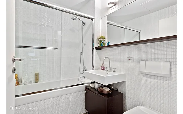 Rented by Douglas Elliman | media 17