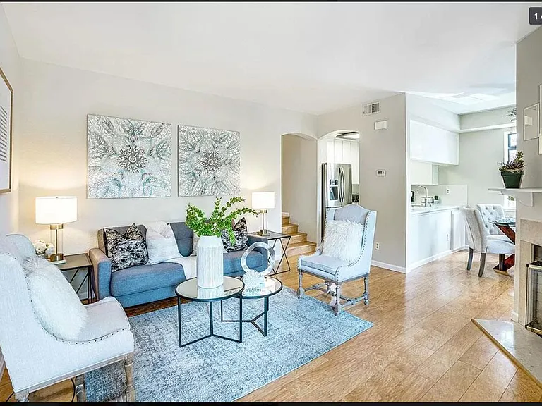 24 Washington Square Dr — Photo 2