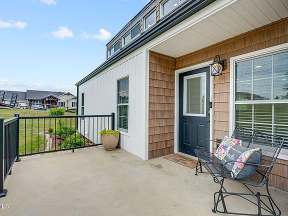 4th image of 512 Meadowlark Dr