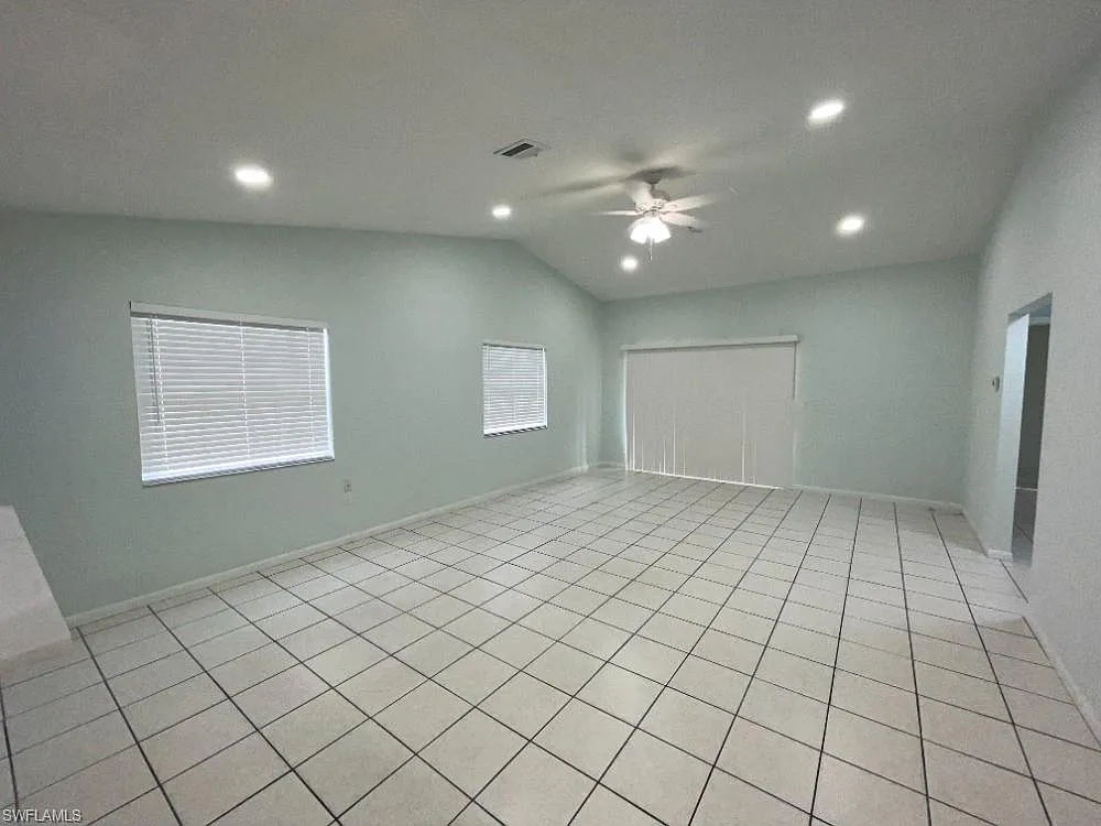 2 bed, 1.0 bath, 981 sqft, $1,600 — Photo 3