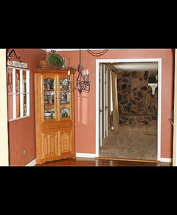 4th image of 4621 Englewood Dr