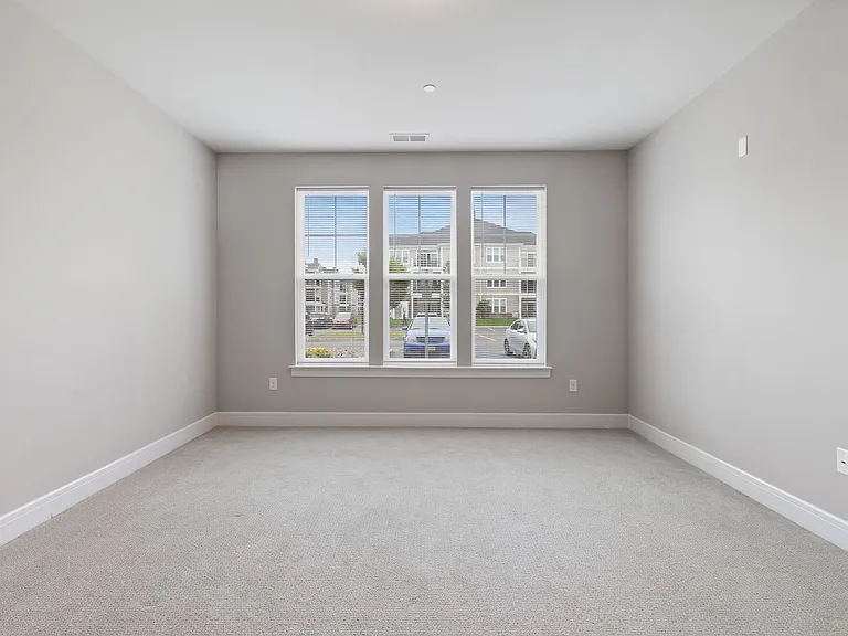Essex Chase Apartments — Photo 23