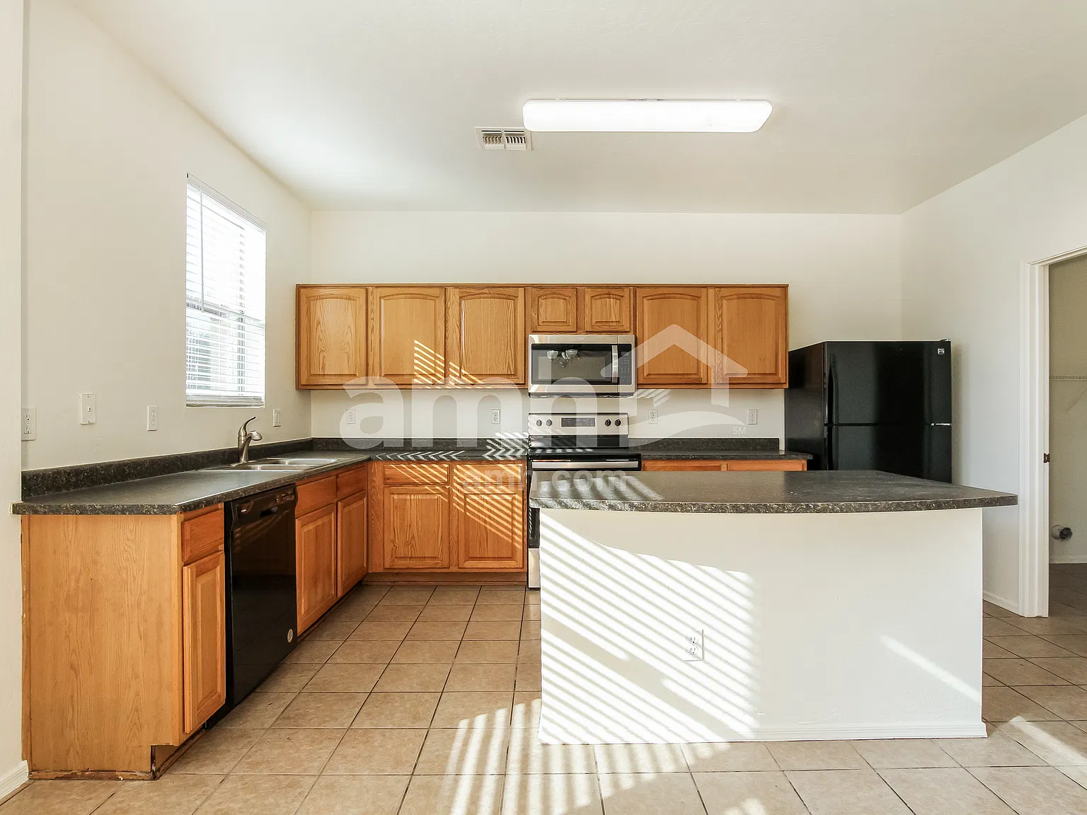 3 bed, 2.5 bath, 2094 sqft, $2,220 — Photo 4