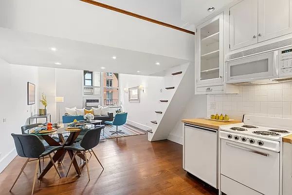 1st image of 23 Waverly Pl APT 5W