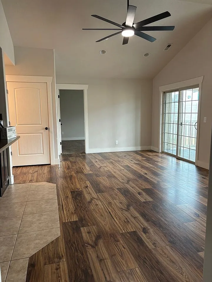 3 bed, 1270 sqft, $2,150 — Photo 3