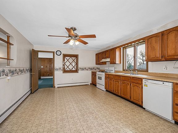 5th image of 1470 Varnum Ave