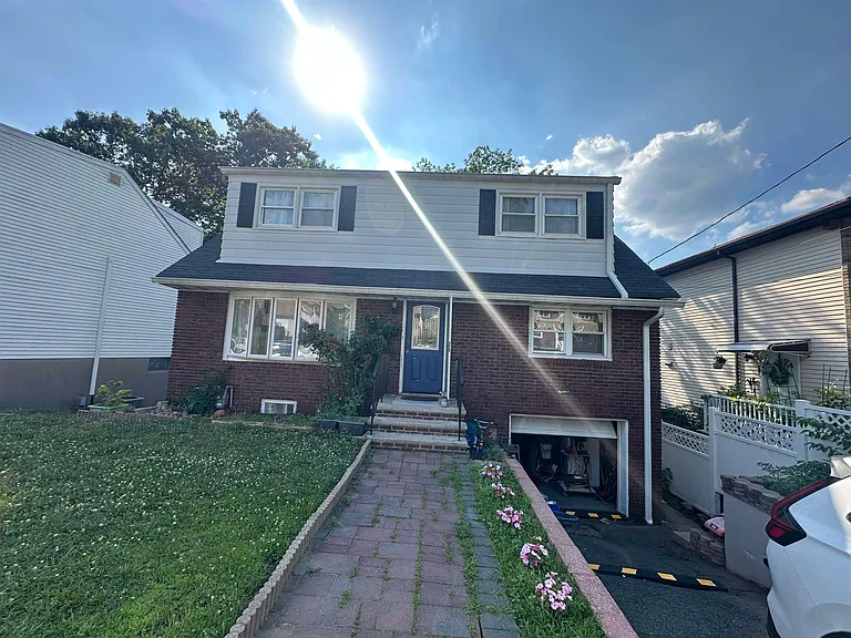 777 Oakwood Ln — Photo 1
