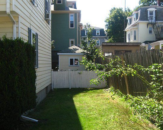 12 ft wide Side Yard