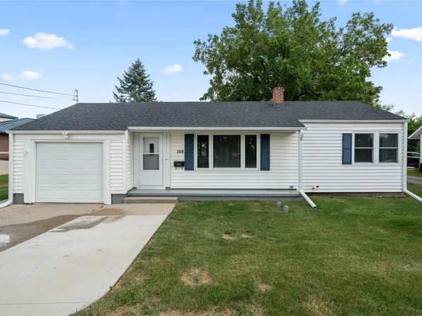 108 E 19th St S, Newton, IA 50208