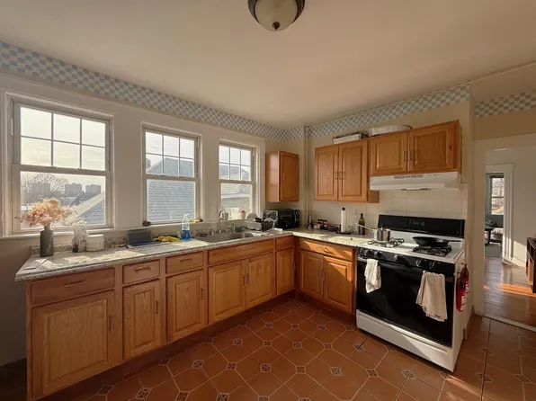 74 Newbury St, Somerville, MA