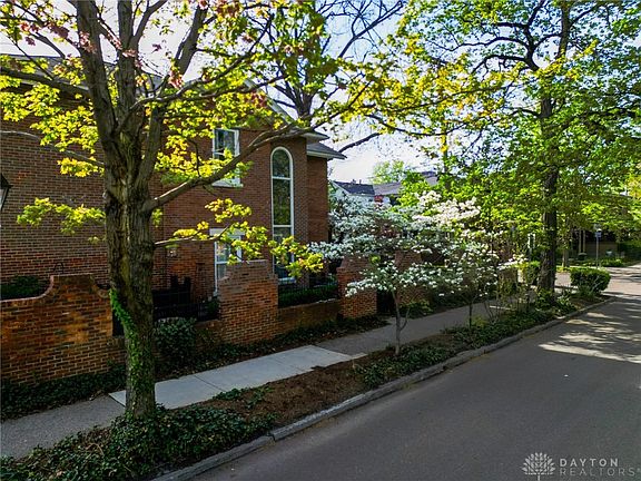 5th image of 248 Green St