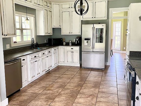 Spacious Kitchen