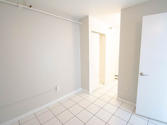 5th image of 512 3rd Ave SW #13